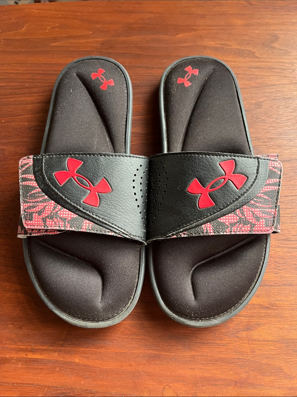 Under Armour Black and Red Slide Sandals Mens Sz 8